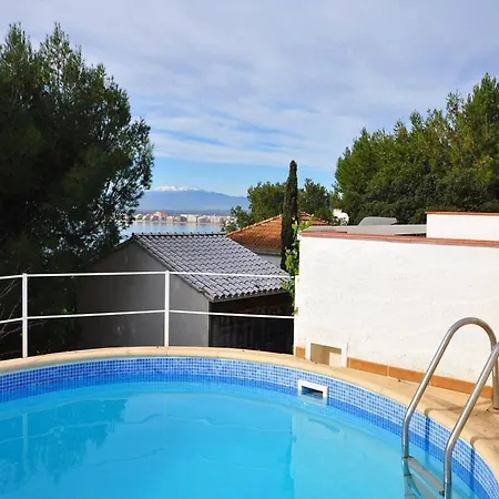 Apartment In Costa Brava With Sea View